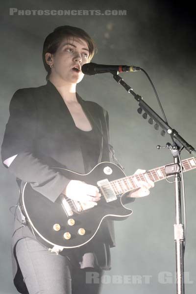 THE XX - 2013-06-28 - EVREUX - Hippodrome Evreux Normandie - Romy Madley Croft